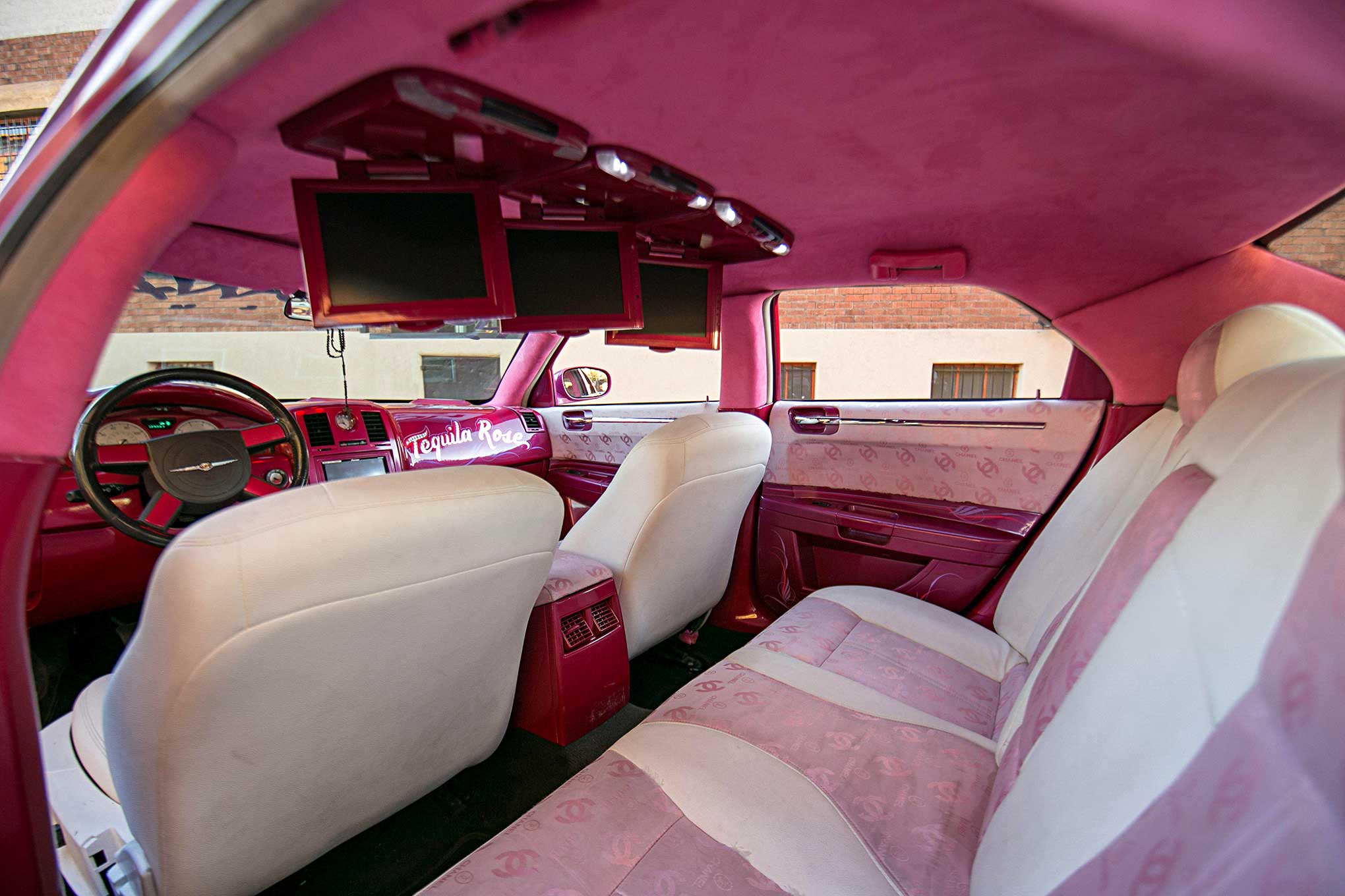 2006 Chrysler 300 Leaving The Bench